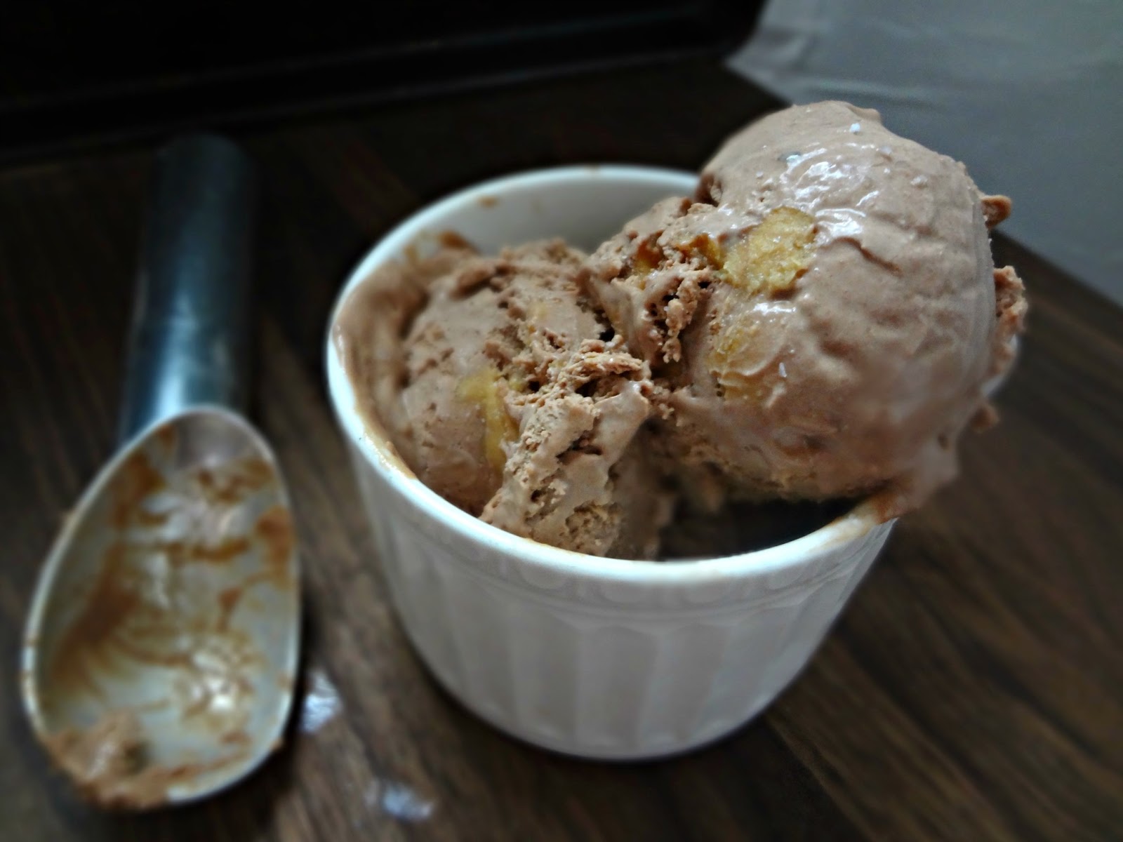 The Cooking Actress Chocolate Peanut Butter Swirl Ice Cream (EASY method!)