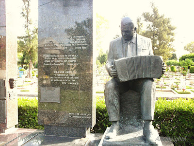 Monumento a Anibal Trolio Bandoneonista compositor