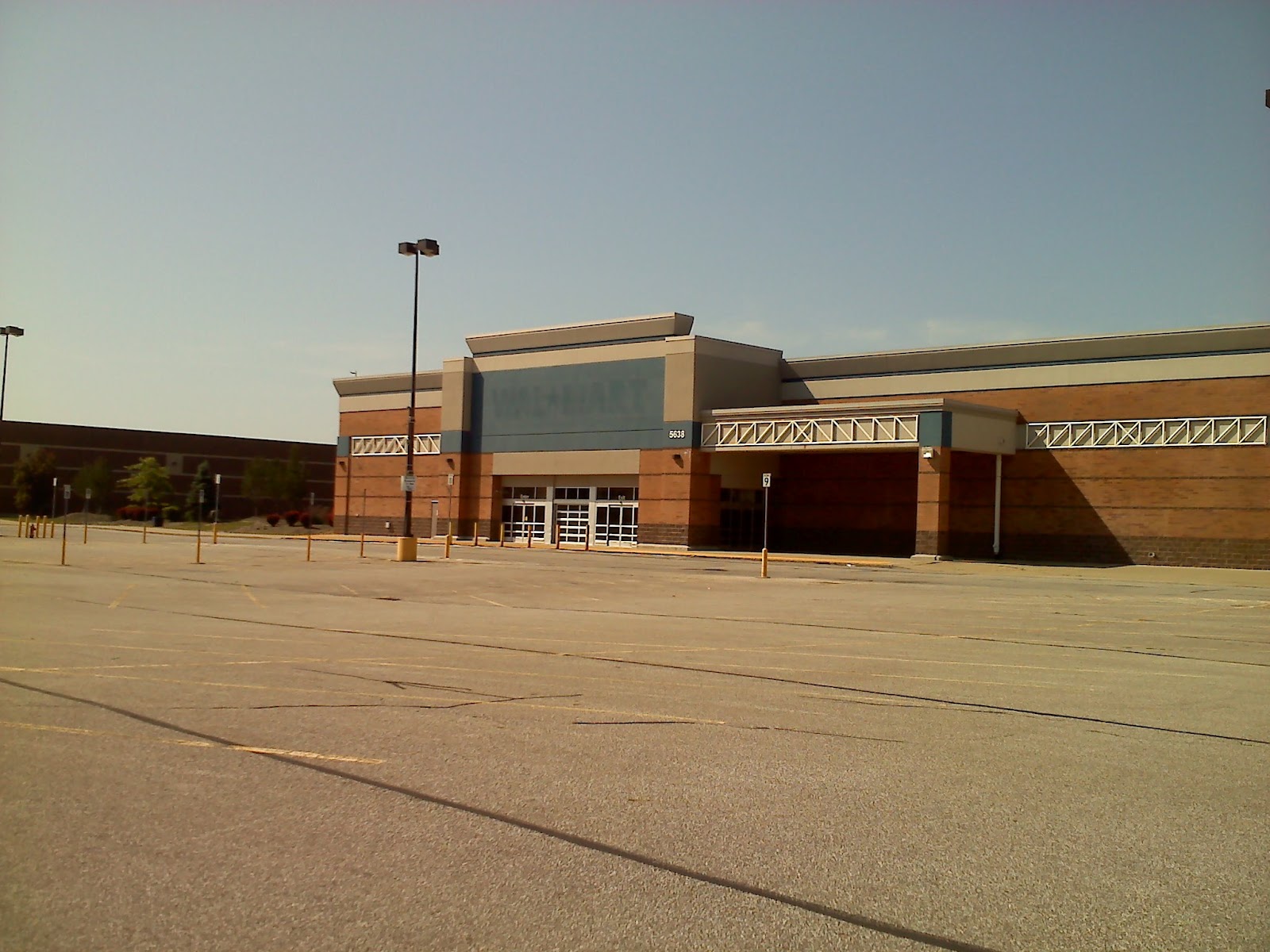 Meadowbrook Mall Marshalls is closed, but not for long