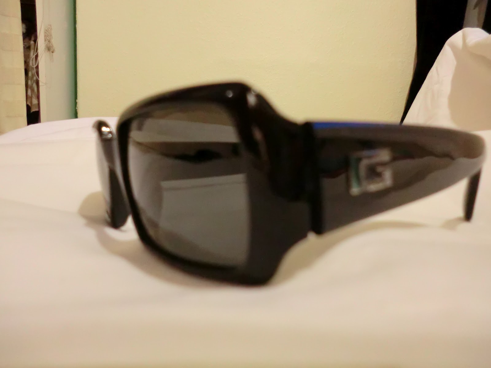 lakeside sunglass hut