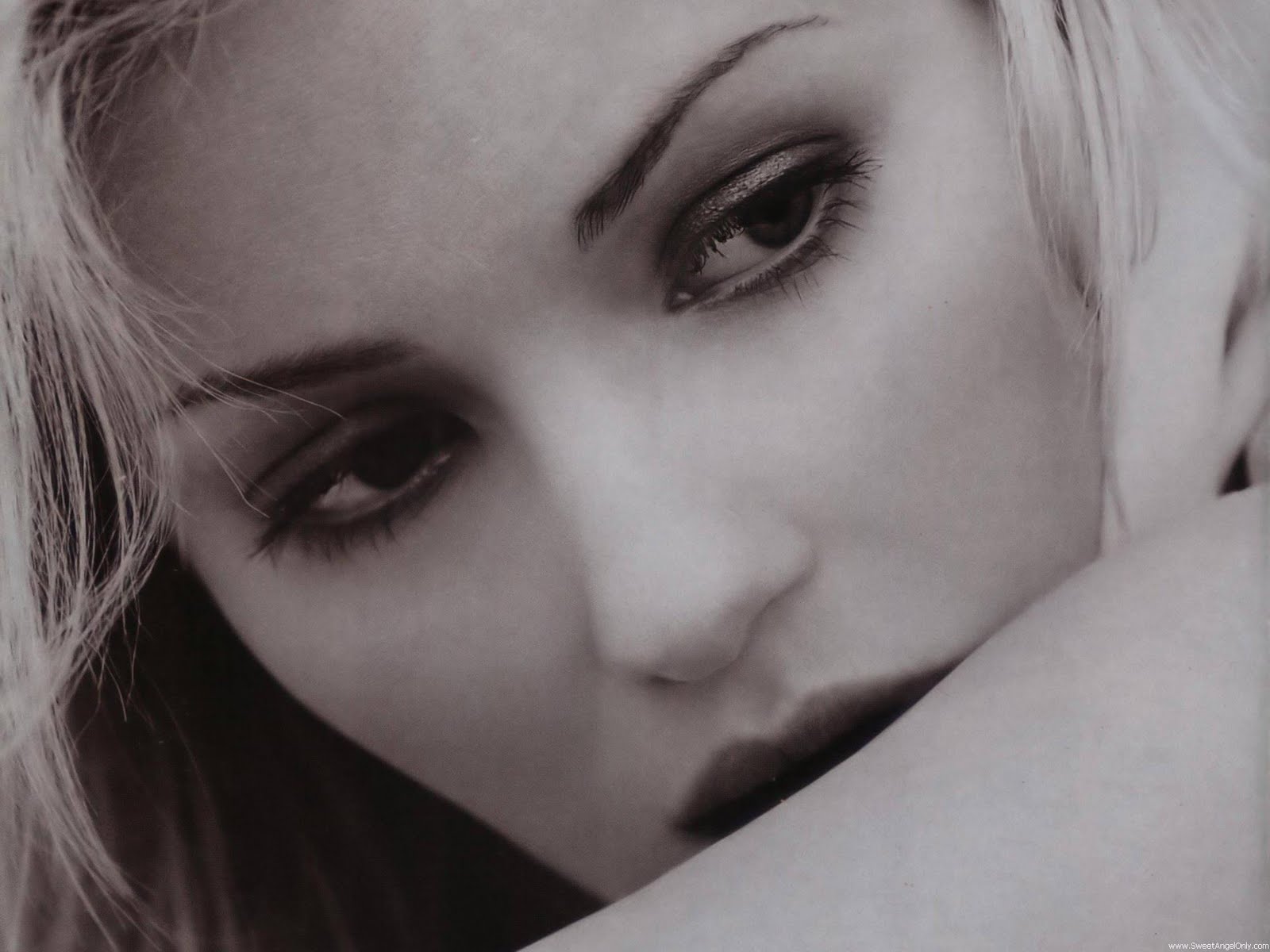 Elisha Cuthbert-HD Wallpapers-1...