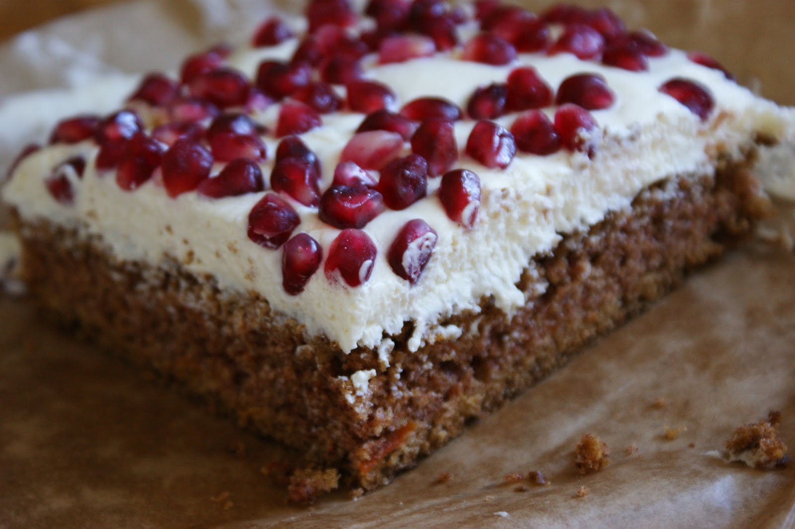 Po_żarcie Ciasto marchewkowe z kremem i granatem