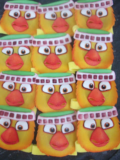 Gorro o Sombrero en goma espuma de canario Nico, Río