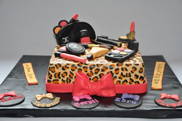 15 Kişilik Leopar Desenli Makyaj Pastası Butik Pasta & Kurabiye