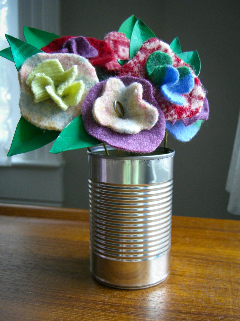 11 Ways to Upcycle Old Sweaters Do it yourself ideas and projects