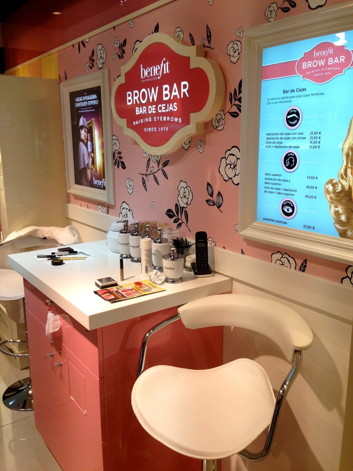 Miss trendy Barcelona Benefit Brow bar