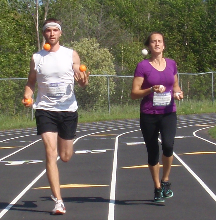 The Bloggling Joggler Bob and Trish Evans make 5000m joggling history