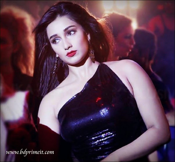 tracey de santa topless sayantika sex pic