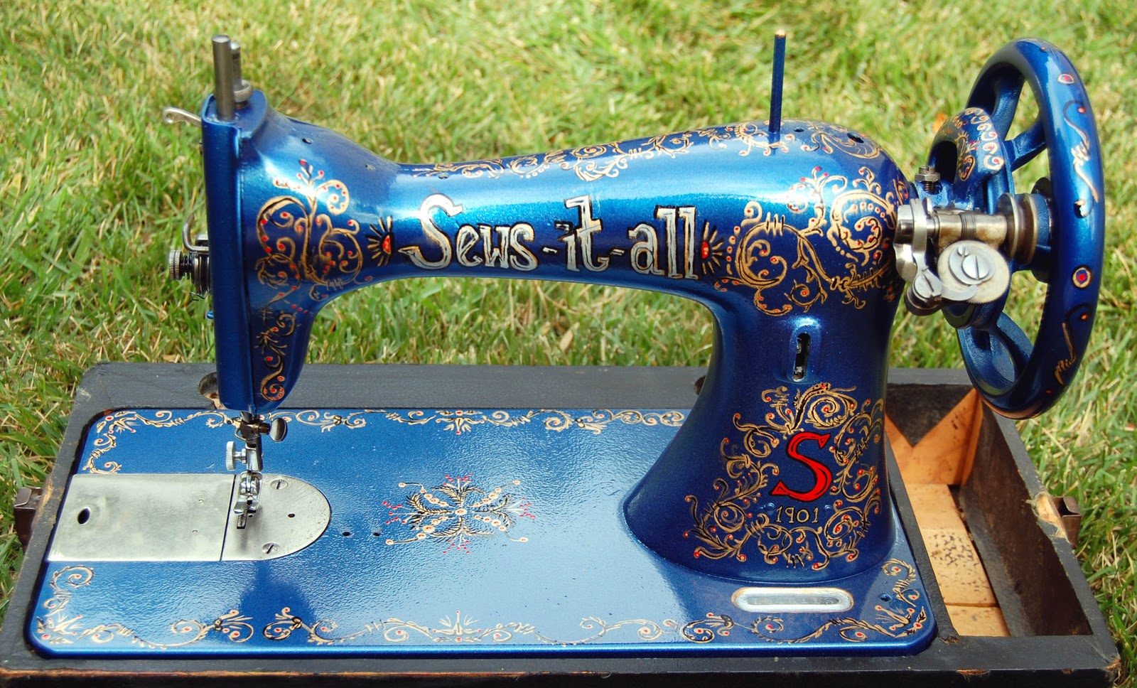 48 best The PAINTED sewing machine! images on Pinterest Antique