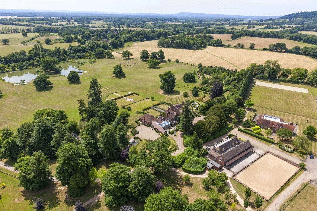 BEATLES MAGAZINE RINGO SOLD HIS BRITISH MANOR TO CZECH REAL ESTATE TYCOON