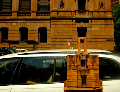 plein air oil painting of Lands Department building in Bridge st Sydney by heritage artist Jane Bennett