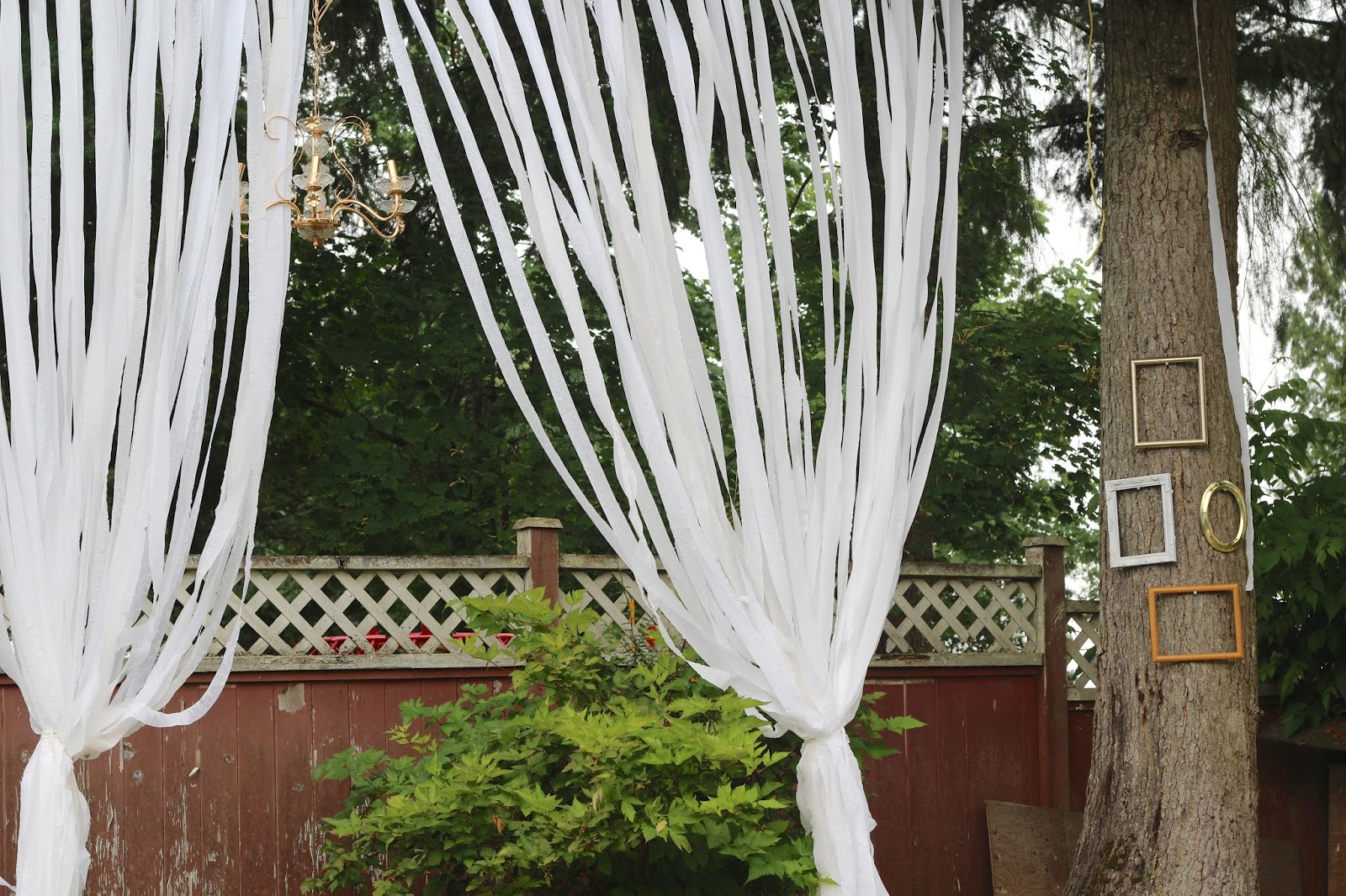 maynard made STREAMER BACKDROPS DIY