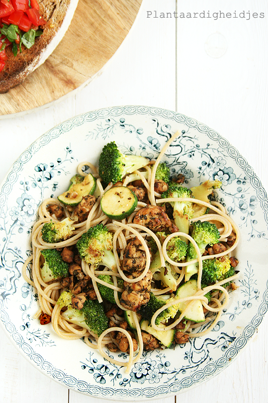 Pasta met Italiaans gekruide tempeh en broccoli Plantaardigheidjes