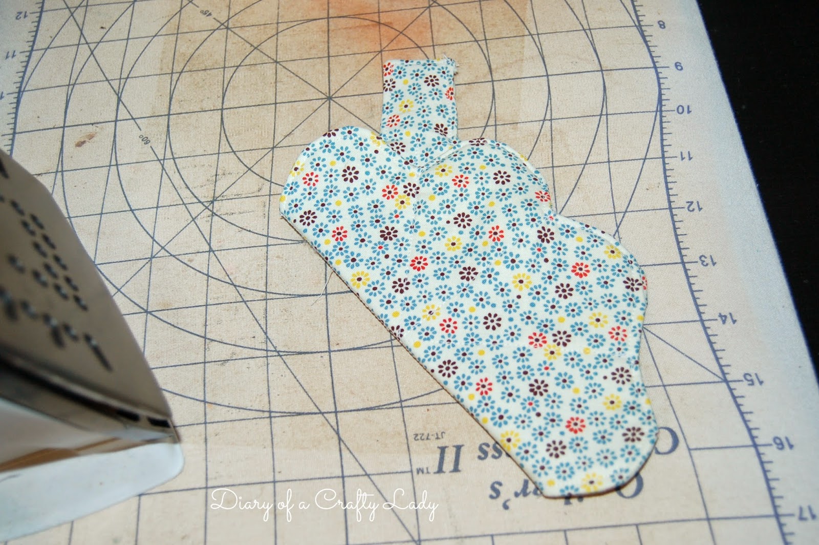 Diary of a Crafty Lady Foldup Fabric Needle Holder