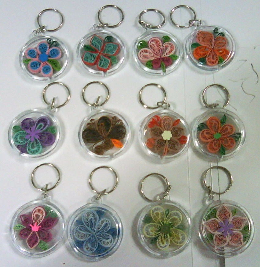 Crafty Diva's QUILLED KEYCHAIN
