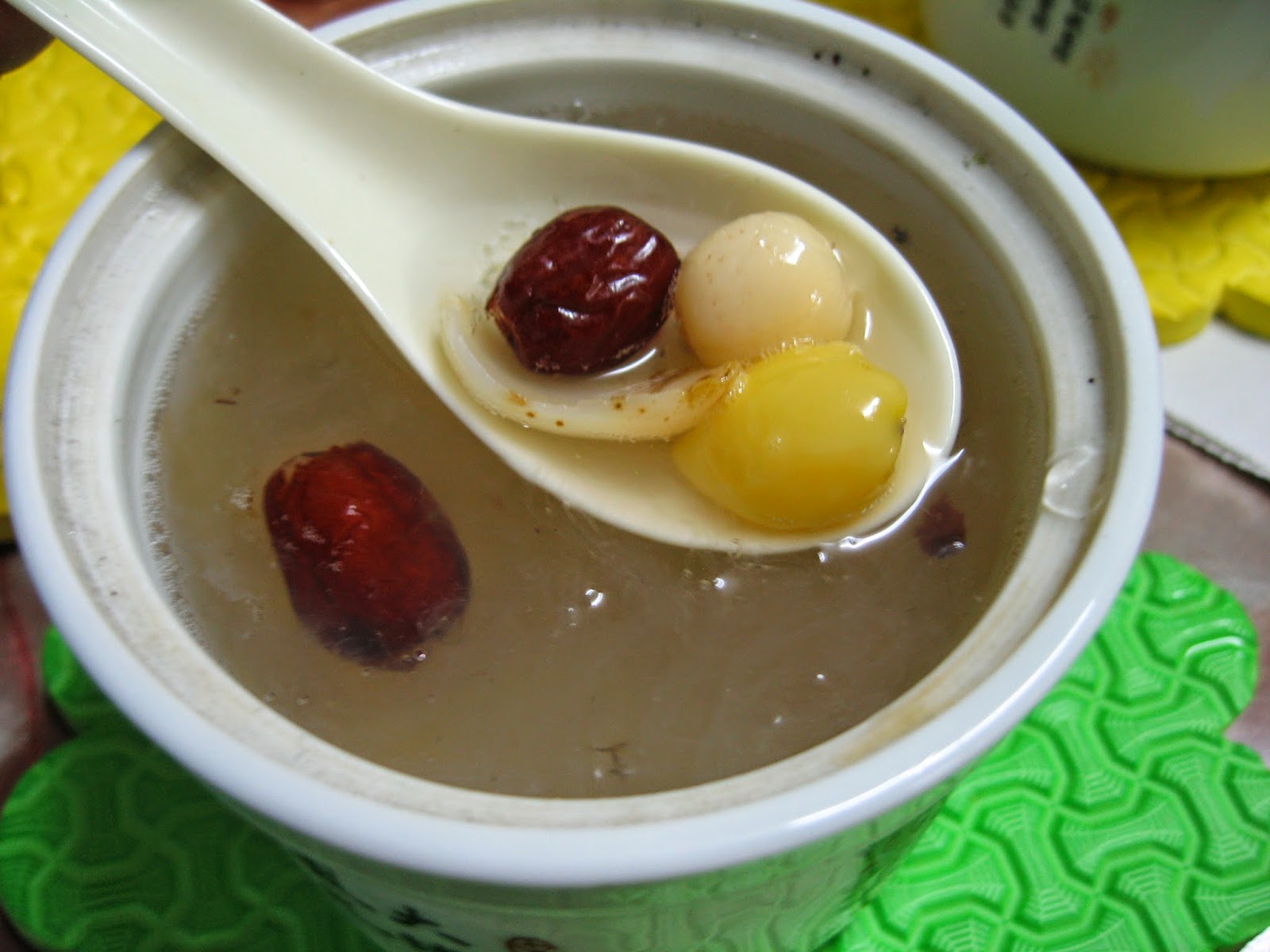 Sumptuous Flavours Bird's Nest Soup With Three Treasures 三宝巴实燕