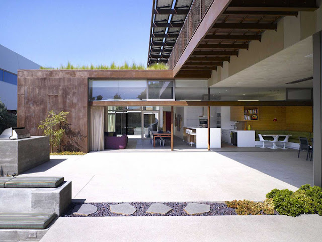 04 Yin-Yang House by Brooks + Scarpa Architects