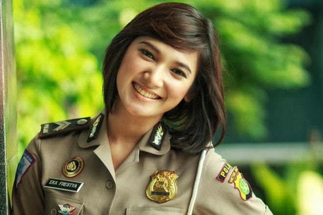 5 Foto Polwan Paling Cantik Di Indonesia 5 Foto Polwan Paling Cantik Di Indonesia
