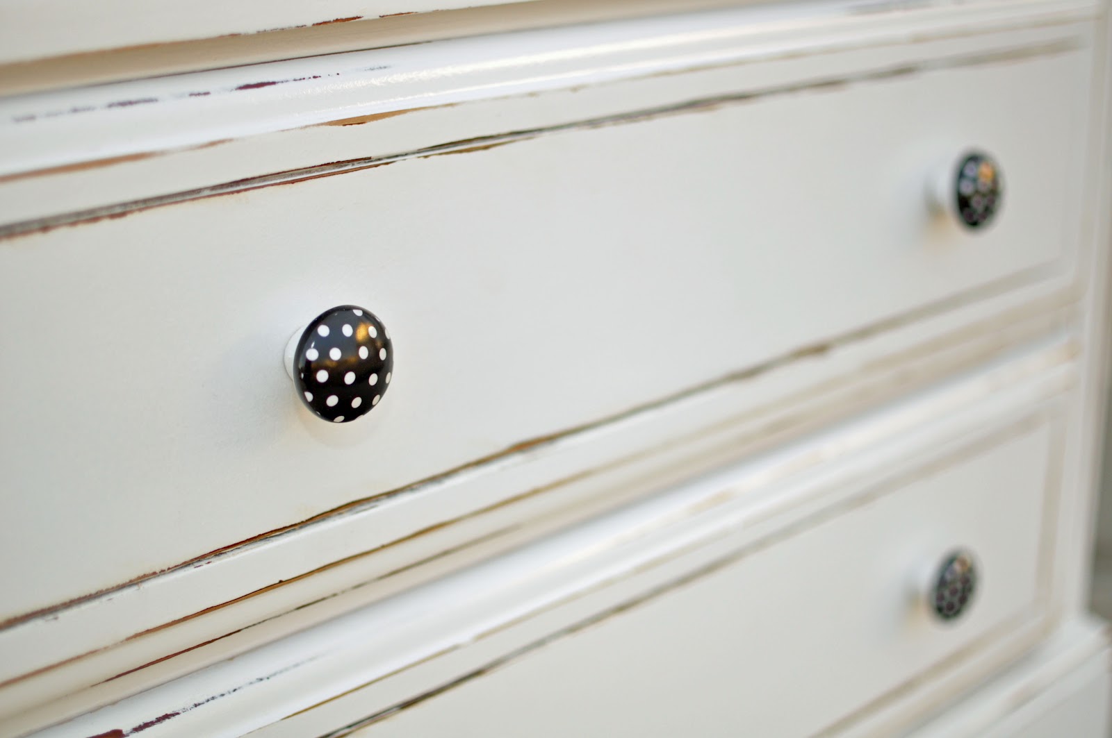 {Cleverly Crafty} {Darling} WhITe ChEst of DrAwERs