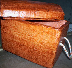 Cofre símil madera con manijas