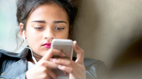 Girls suffer under pressure of online 'perfection', poll finds