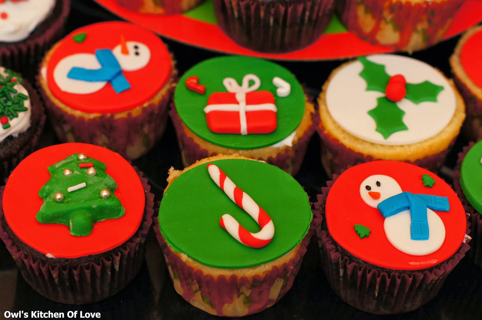 ஜ۩۞۩ஜ Vanessa の 温馨厨房 ஜ۩۞۩ஜ Christmas Fondant Cupcakes