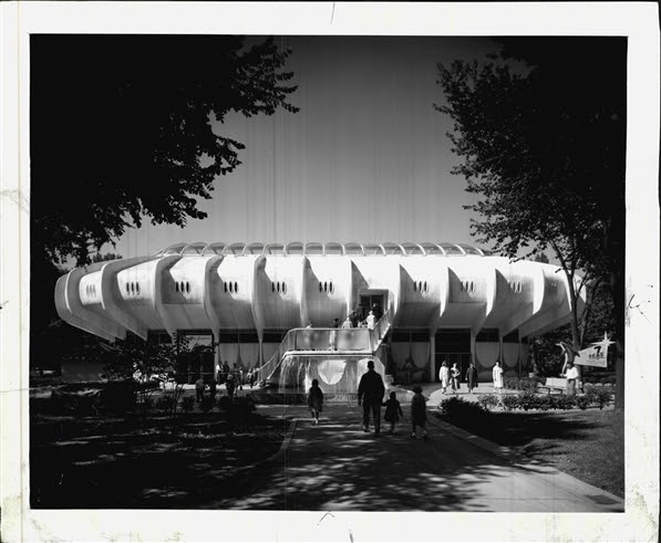 The Circus "NO SPIN ZONE": Vintage Brookfield Zoo--Seven Seas