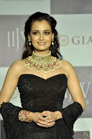 Dia, Mirza, walks, the, ramp, for, Golecha's, Jewels, at, IIJW, 2012, Day