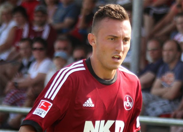 Arsenal seal their first summer signing Arsenal seal their first summer signing