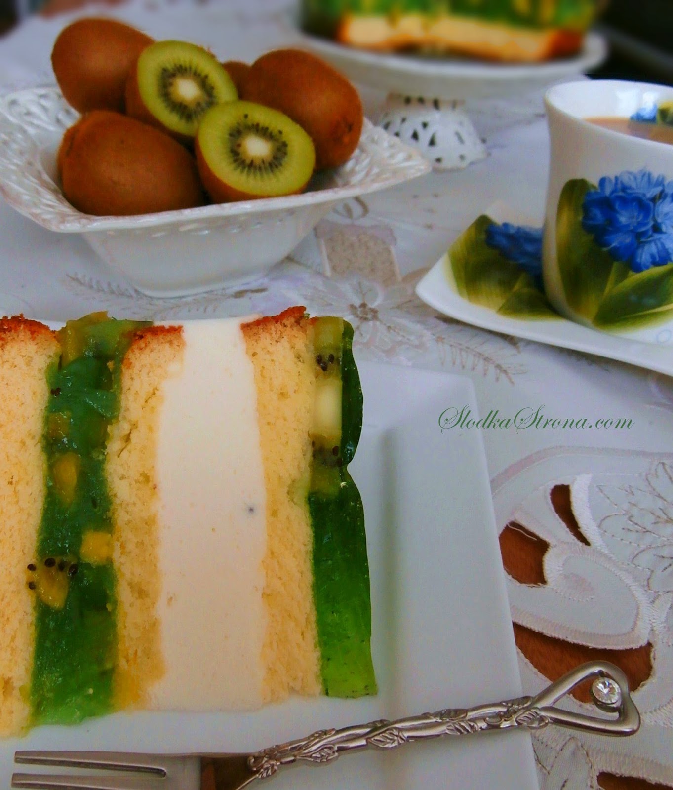 Tort - Ciasto z Owocami Kiwi - Przepis - Słodka Strona