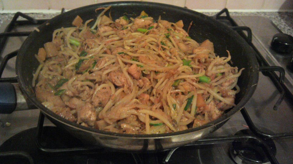 FussFree FODMAPFriendly Food Chicken satay stir fry recipe low FODMAP, gluten and dairy