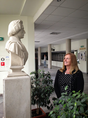 Trochimczyk with marble Chopin bust at the Chopin University, Warsaw