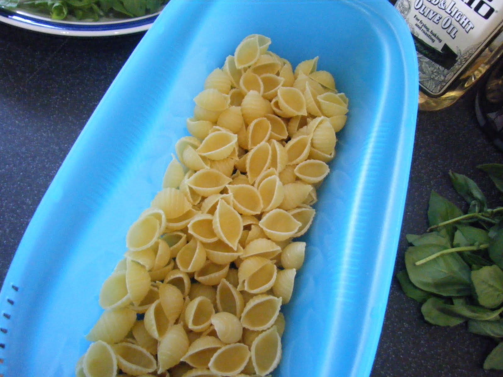 Parmesan Pesto Pasta In Tupperware Salad to Go