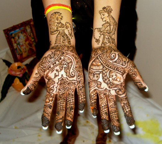 This henna Mehndi is called as temporary tattoos because this henna designs