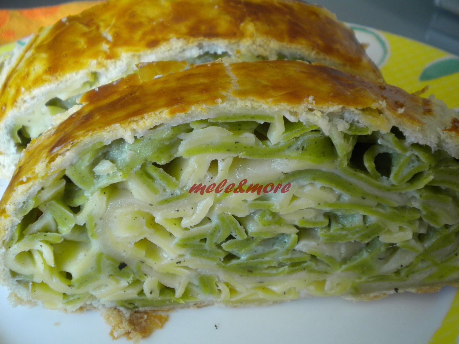 mele&more: Tagliatelle paglia e fieno in crosta