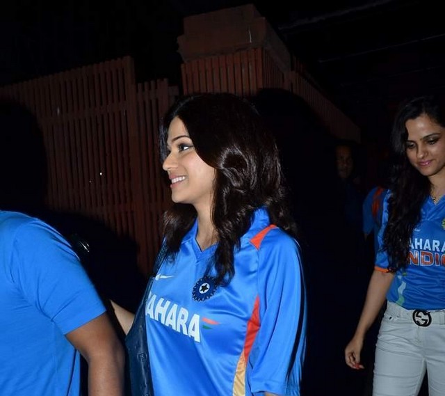 Photos  Bollywood Celebs Celebrates India Vs Sri Lanka World Cup Final  film pics