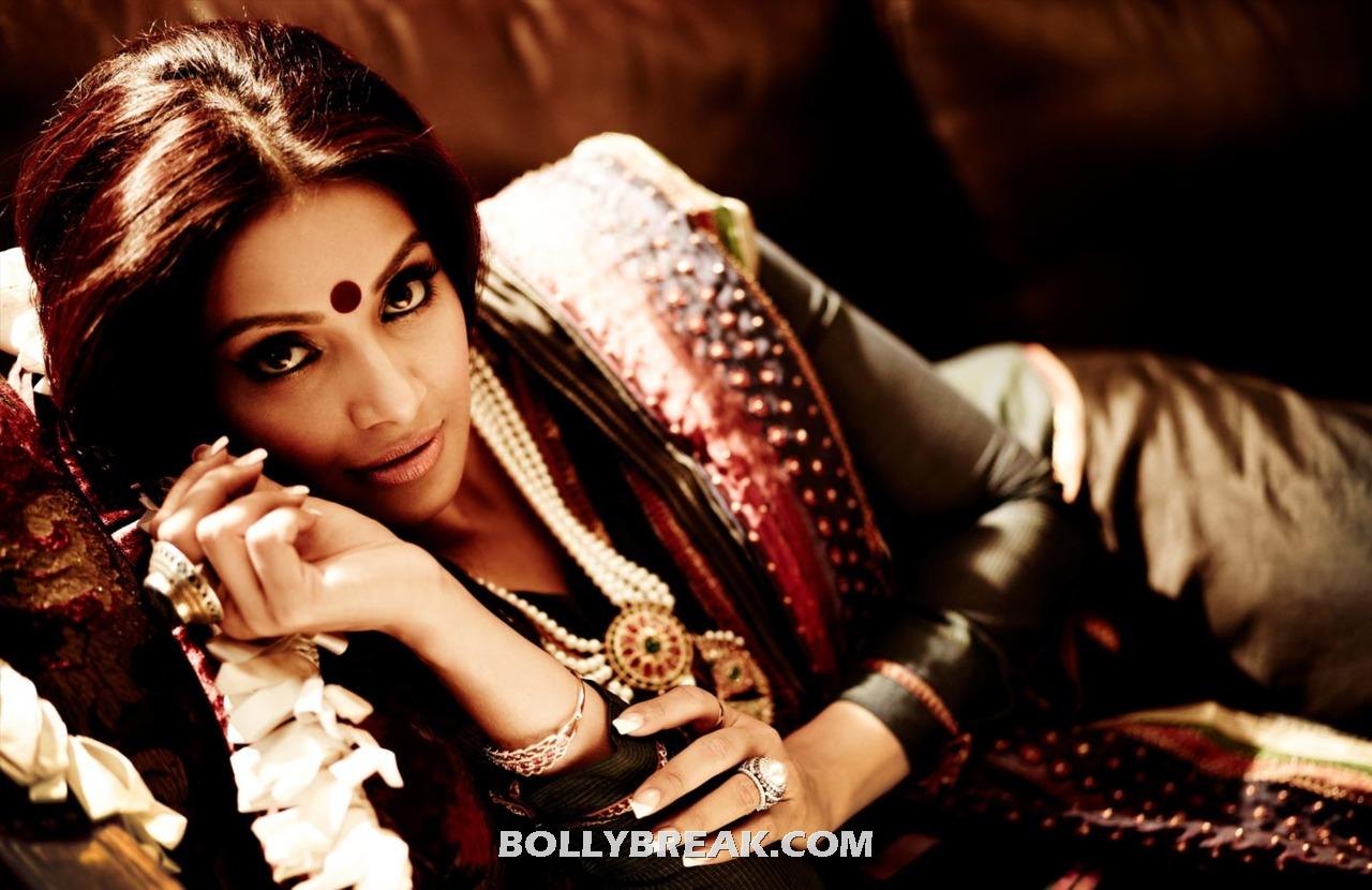 http://3.bp.blogspot.com/-0q7e8VqEmGs/T6BC-kOdgsI/AAAAAAAAanc/B7zdXaBKRkA/s1600/bollybreak_com_Bengali-Actress-in-Saree-with-Bindi---.jpg