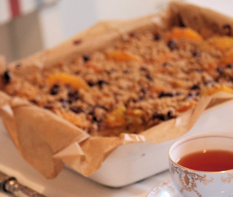 Let's bake today! Peach and Apricot Crumble Cake