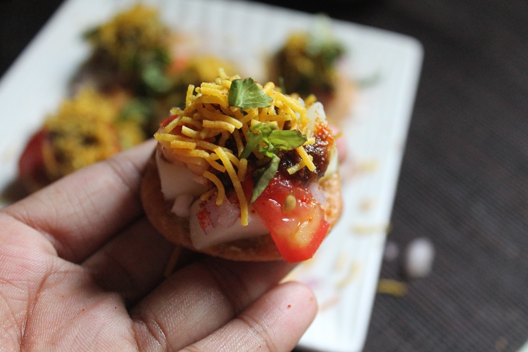 Sev Puri Recipe - Sev Papdi Chaat Recipe - Yummy Tummy