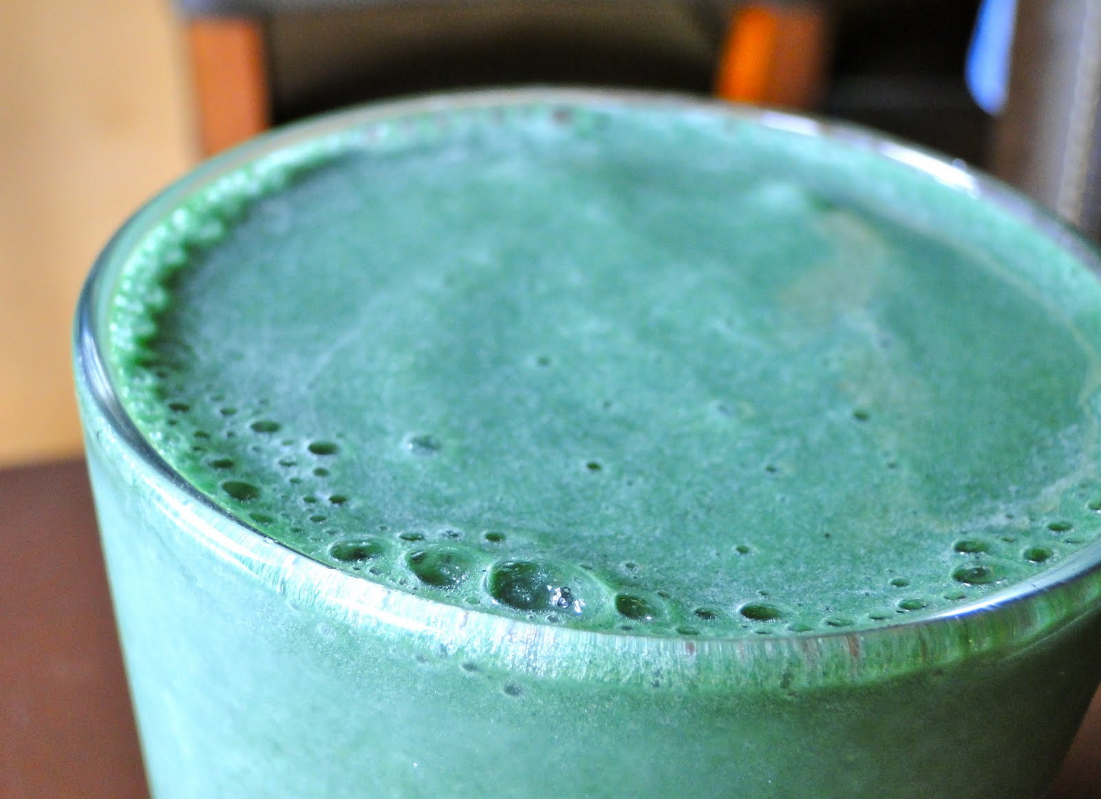 SketchFree Eating Spirulina Hawaiian Dream Smoothie