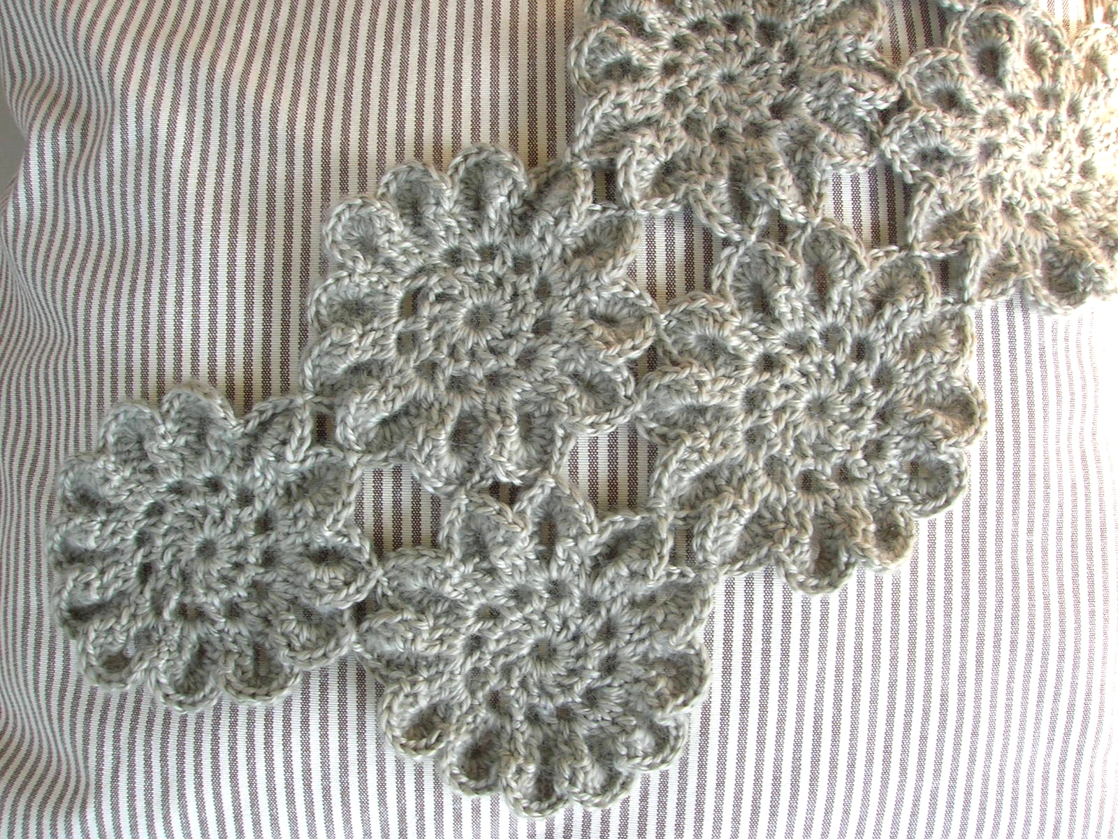 Fliegenpilzle Anleitung für einen Blumenschal