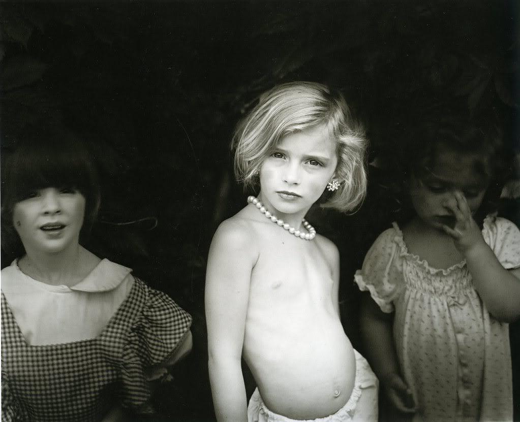 http://3.bp.blogspot.com/-0rwH7Ftc4XU/UA_nXAB6VZI/AAAAAAAACO8/2eLOxoRzY_M/s1600/sally-mann-beauty-of-innocence-family-pictures-jessie-at-5-1985-pale-white-child-with-pearl-necklace.jpg