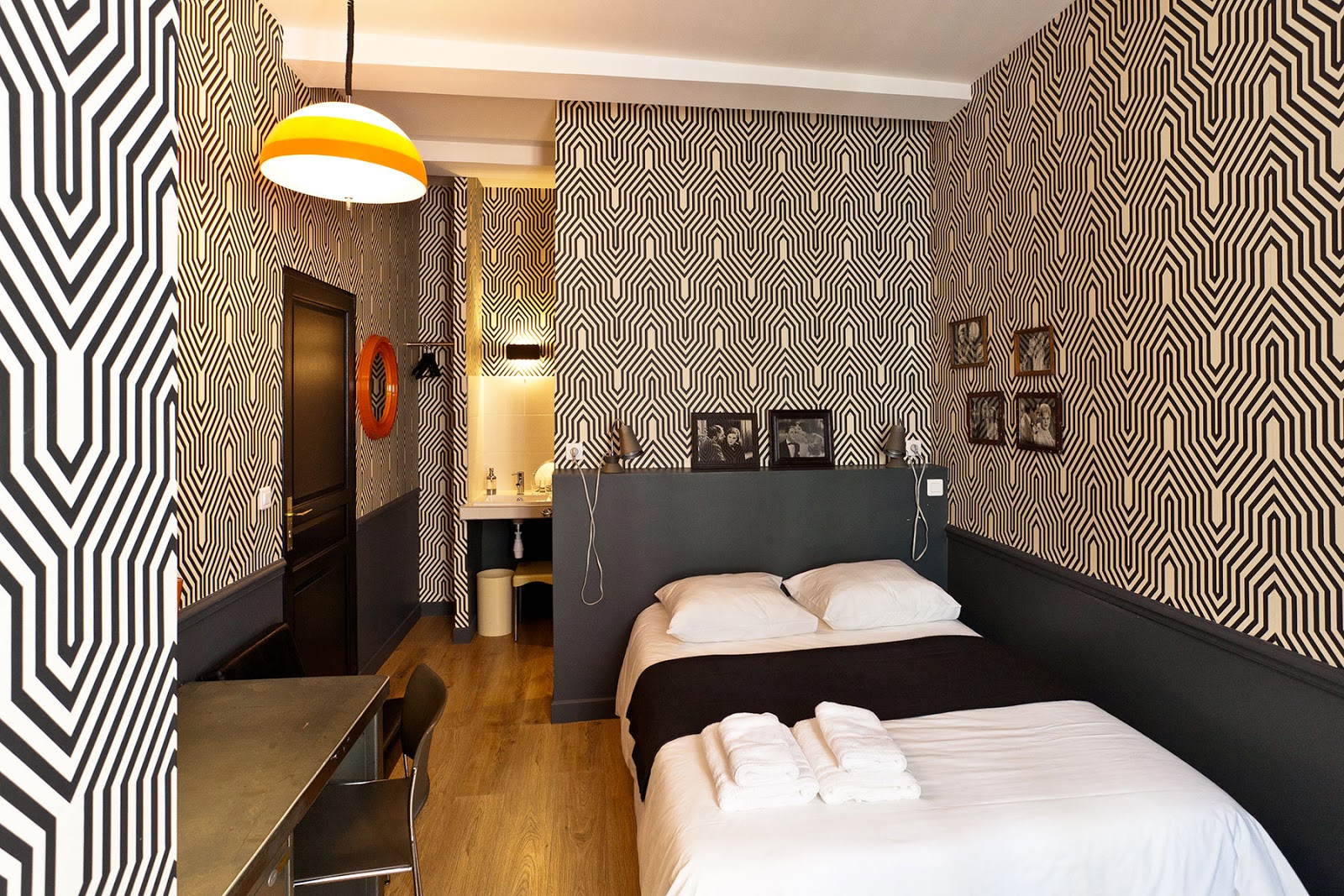Mid-Century und Atomic Age Design in verschiedenen Farben - Schlafzimmer testen im Casa Ortega in Marseille!