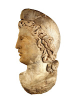 Mitra tocado con el gorro frigio. Escultura procedente del mitreo de Walbrook, en Londres. 180-220 d.C. Museo de Londres.