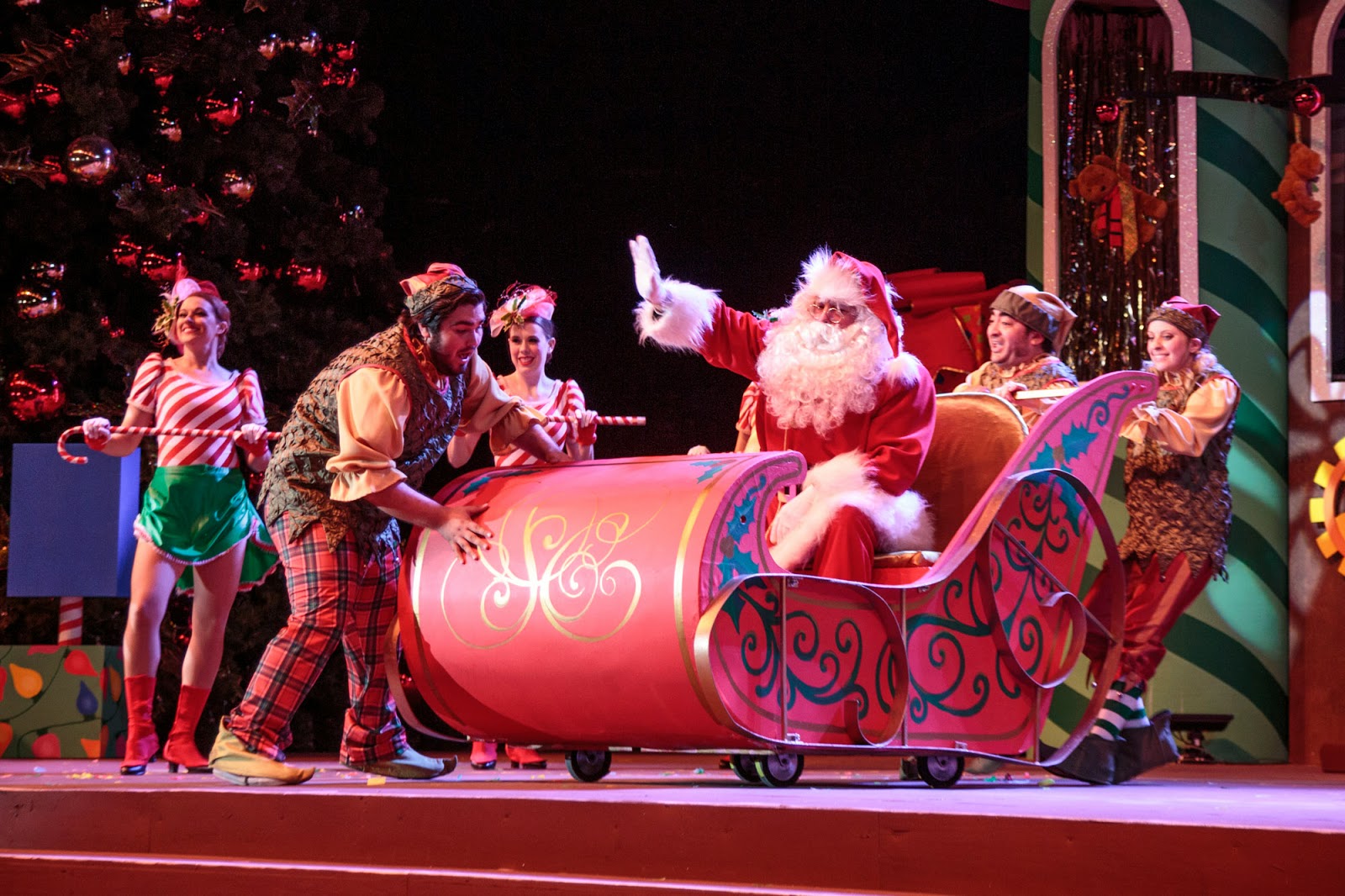 Knott's Berry Farm is hosting Christmas celebrations!