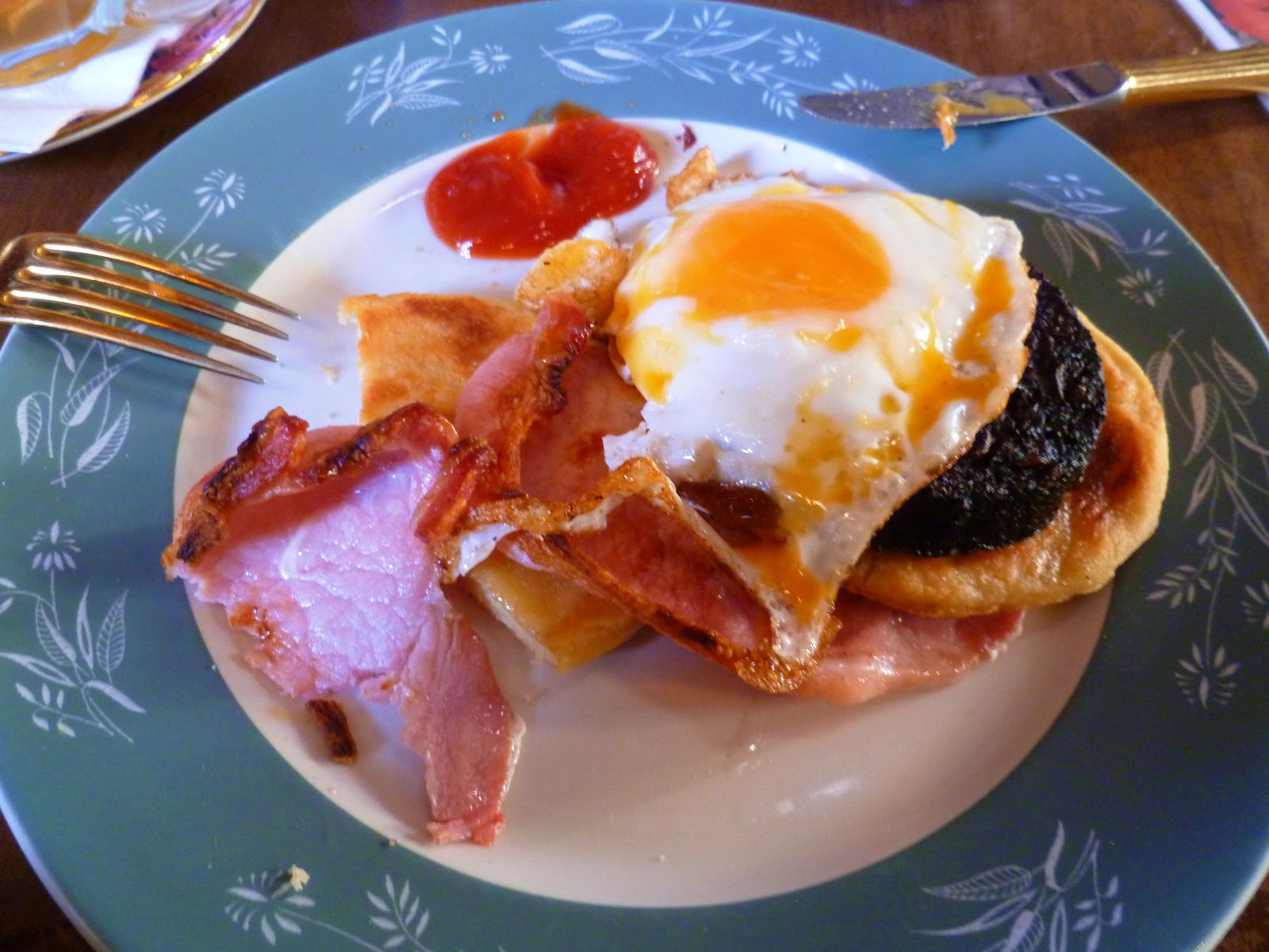 A Scottish Breakfast Of Champions - Confused Julia