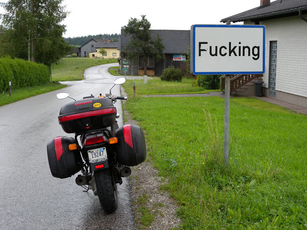 Tham quan ngôi làng mang tên "Làm tình" ở Áo