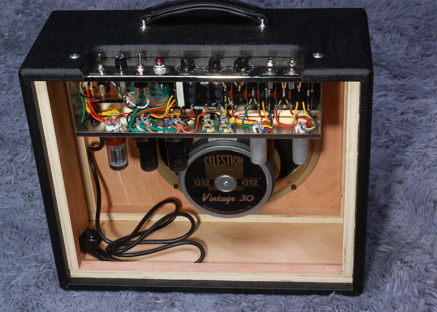 Genthry Guitar Blog Genthry Luxe Deluxe 5E3 boutique tube guitar amp
