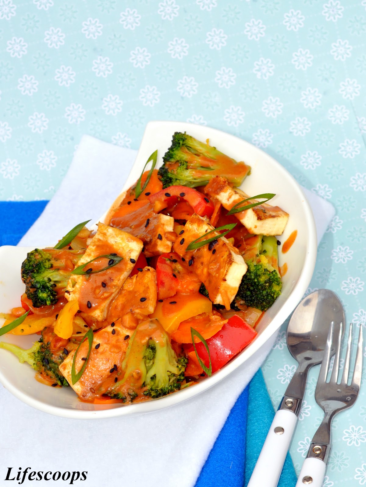 Life Scoops Tofu and Vegetables in Soy Peanut sauce