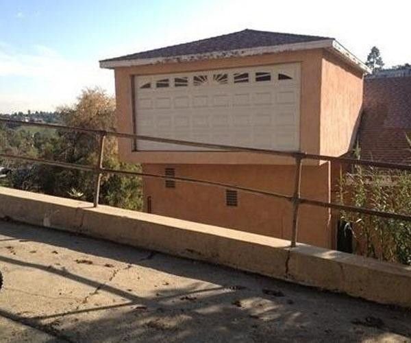 Isn't the garage supposed to be on the bottom of the house?